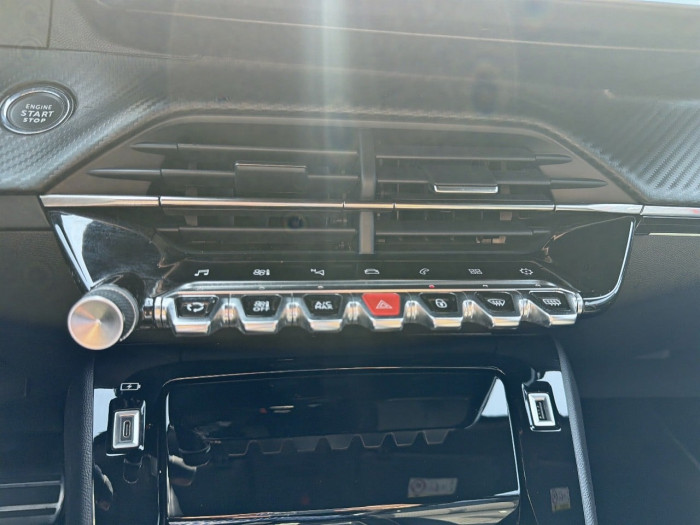 Peugeot 2008 PureTech 155 S&S EAT8 GT