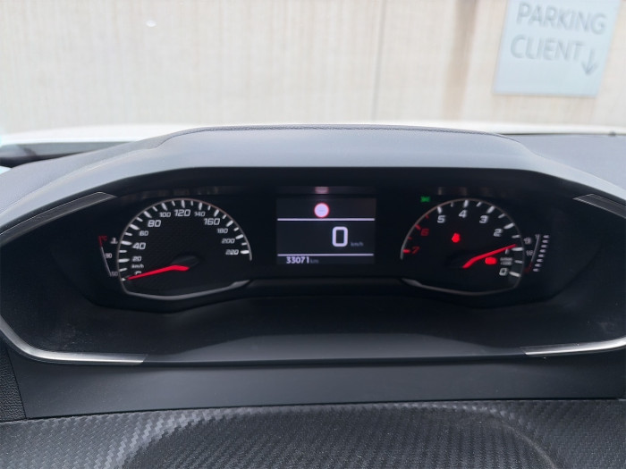 Peugeot 208 PureTech 82ch S&S BVM5 Signature
