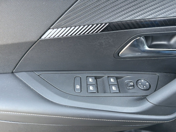 Peugeot 2008 PureTech 130 S&S EAT8 Allure