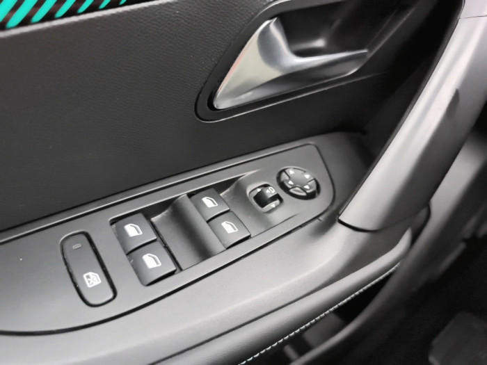 Peugeot 2008 PureTech 130 S&S BVM6 Allure