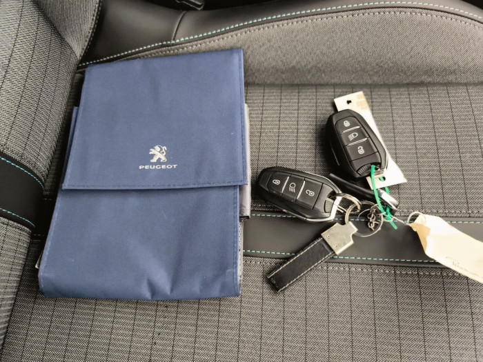 Peugeot 2008 PureTech 130 S&S BVM6 Allure