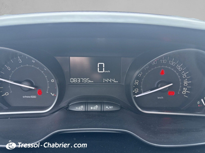 Peugeot 2008 PureTech 82ch S&S BVM5 Signature