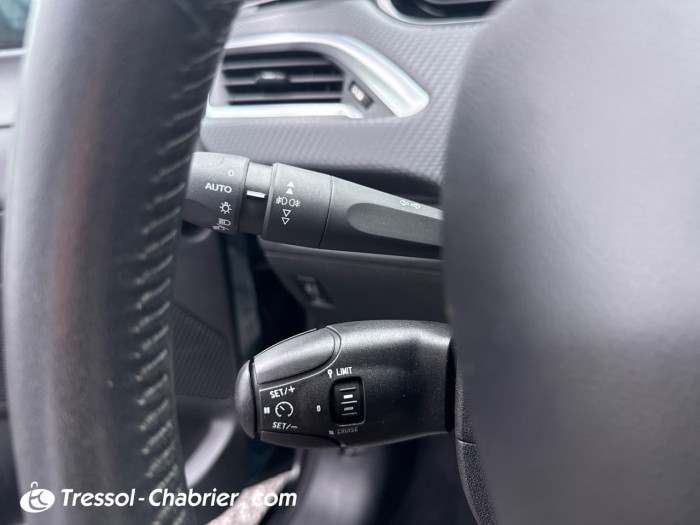 Peugeot 2008 PureTech 82ch S&S BVM5 Signature