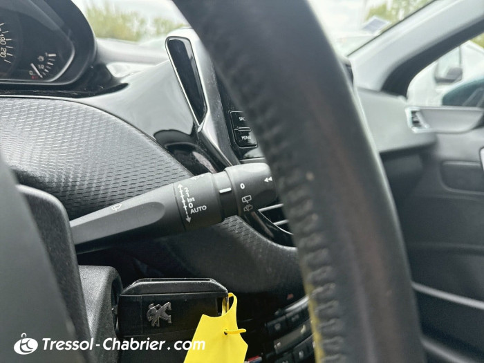 Peugeot 2008 PureTech 82ch S&S BVM5 Signature