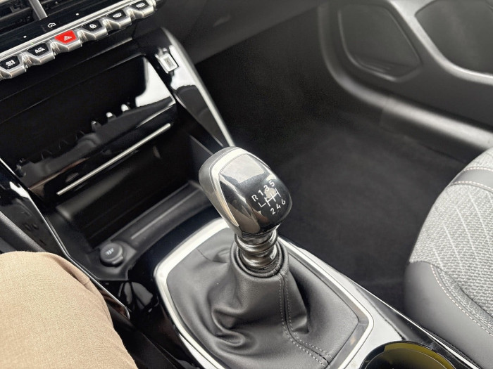 Peugeot 208 100 S&S BVM6 Allure