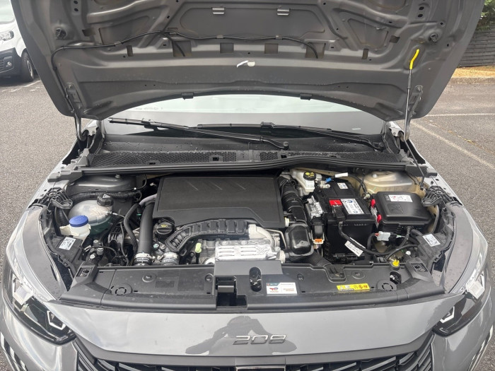 Peugeot 208 100 S&S BVM6 Allure