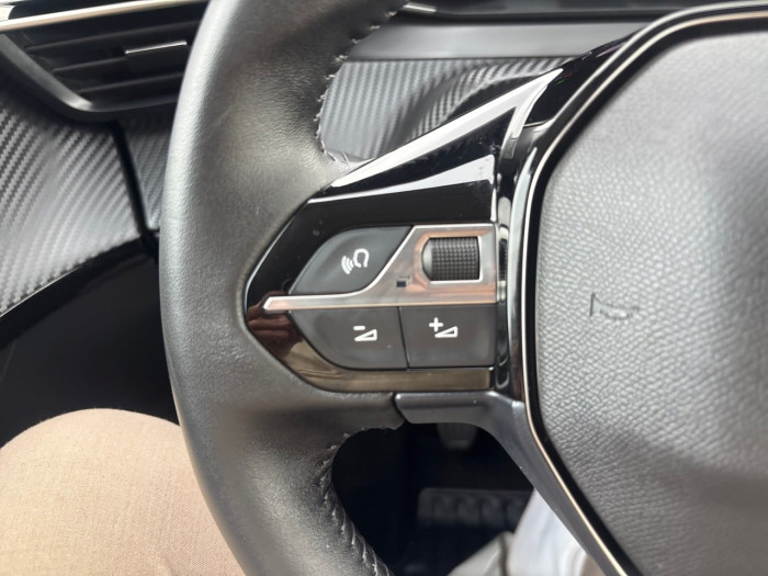 Peugeot 208 100 S&S BVM6 Allure