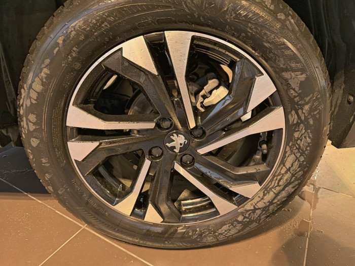 Peugeot 2008 PureTech 130 S&S EAT8 GT