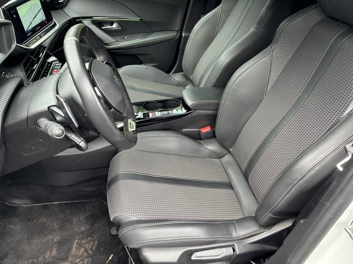Peugeot 2008 BlueHDi 130 S&S EAT8 GT
