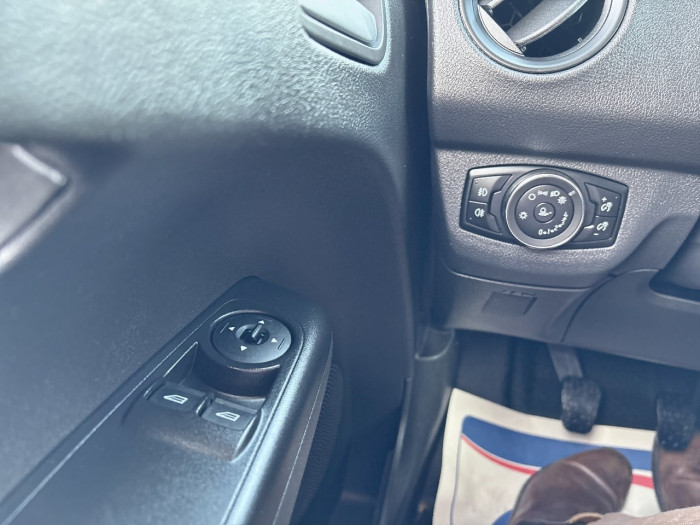 Ford Transit Courier 1.5 TDCI 100ch Stop&Start Trend