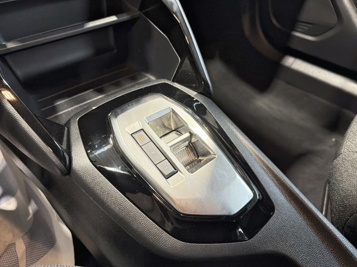 Peugeot 2008 Hybrid 136 e-DCS6 Style