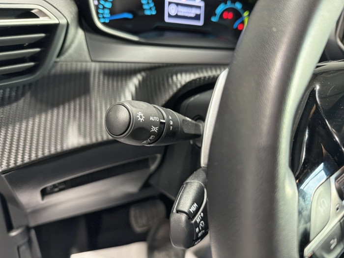 Peugeot 2008 Hybrid 136 e-DCS6 Style