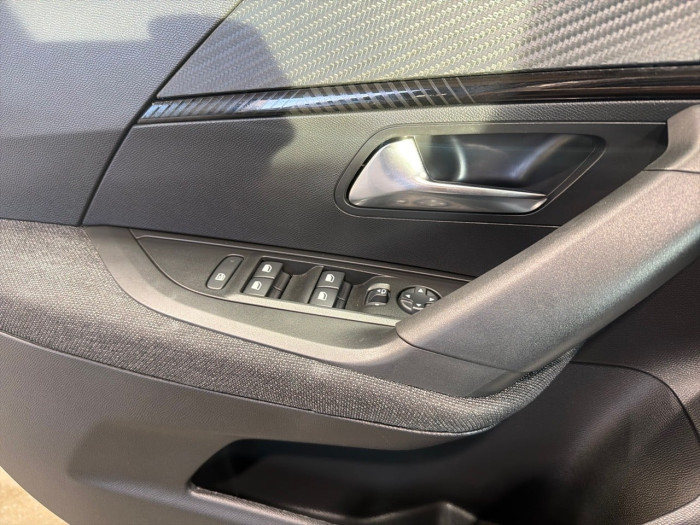 Peugeot 2008 Hybrid 136 e-DCS6 Style