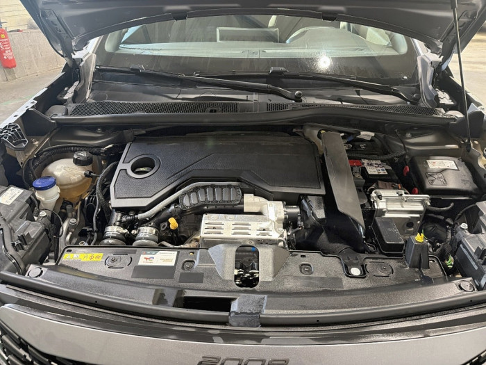 Peugeot 2008 Hybrid 136 e-DCS6 Style