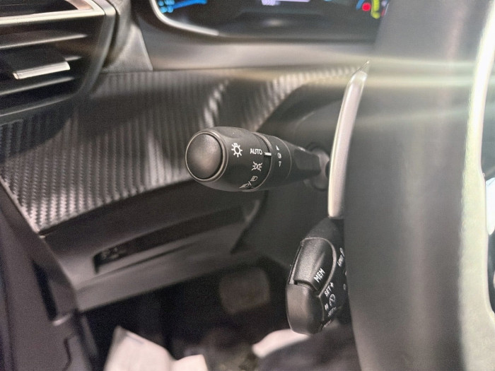 Peugeot 2008 Hybrid 136 e-DCS6 Style