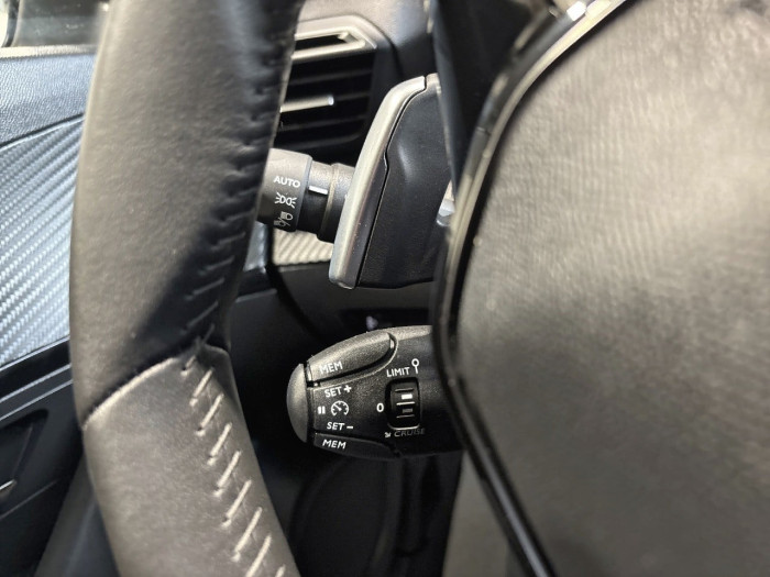 Peugeot 2008 Hybrid 136 e-DCS6 Style