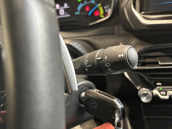 Peugeot 2008 Hybrid 136 e-DCS6 Style