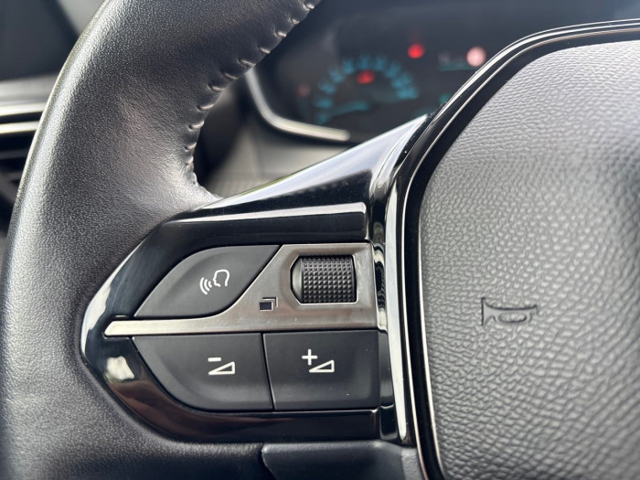 Peugeot 208 BUSINESS R ELECTRIQUE ELECTRIQUE 50 KWH 136 ACTIVE BUSINESS R