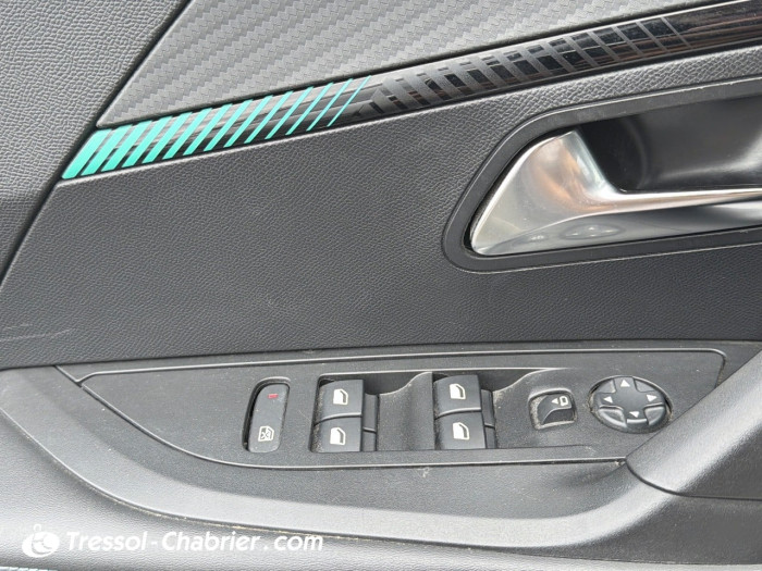 Peugeot 2008 BlueHDi 130 S&S EAT8 Allure