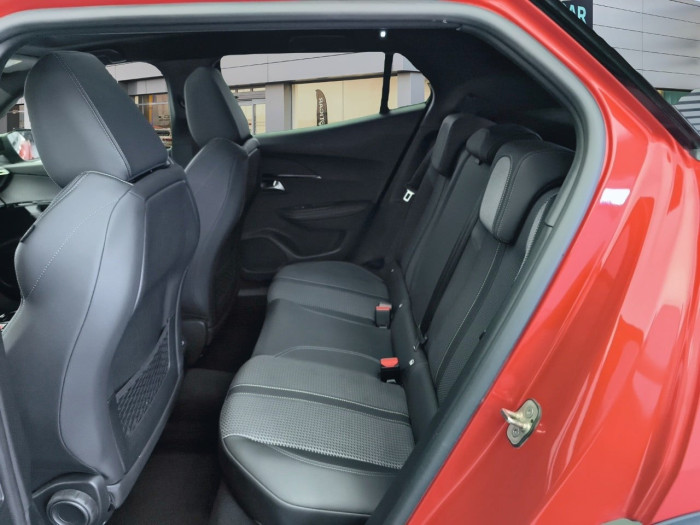 Peugeot 2008 PureTech 130 S&S EAT8 GT