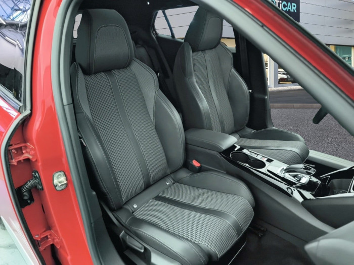 Peugeot 2008 PureTech 130 S&S EAT8 GT