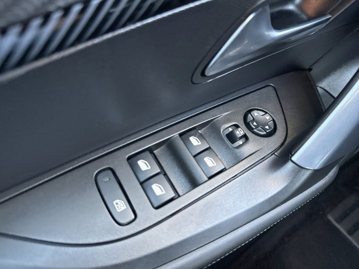 Peugeot 2008 PureTech 130 S&S EAT8 Allure