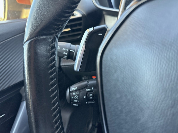 Peugeot 2008 PureTech 130 S&S EAT8 Allure