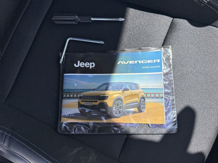 Jeep Avenger 1.2 Turbo T3 100 ch Summit