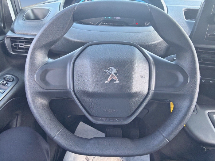 Peugeot PARTNER FOURGON ELECTRIQUE E-PARTNER FOURGON M 800 KG 136 CH BATTERIE 50 KWH