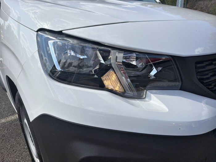 Peugeot PARTNER FOURGON ELECTRIQUE E-PARTNER FOURGON M 800 KG 136 CH BATTERIE 50 KWH