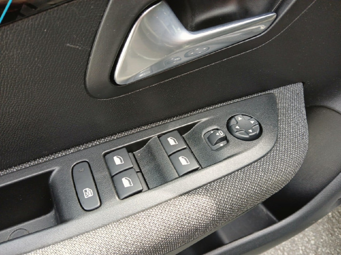 Peugeot 208 PureTech 100 S&S BVM6 Style