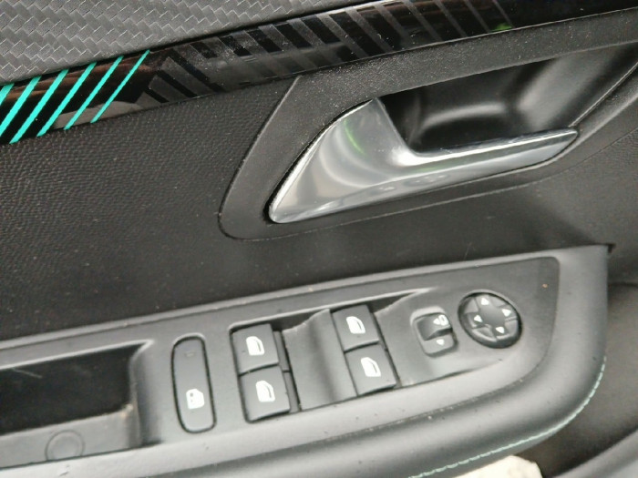 Peugeot 208 BlueHDi 100 S&S BVM6 Allure