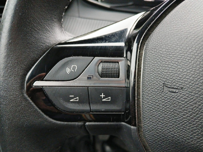 Peugeot 208 BlueHDi 100 S&S BVM6 Allure