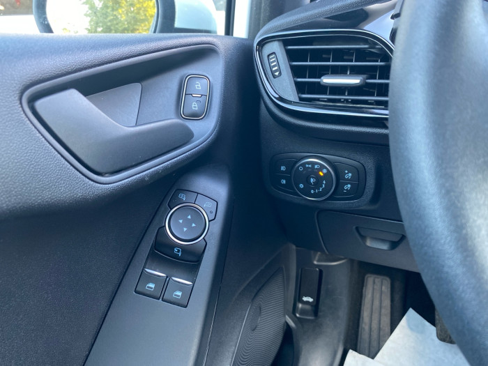 Ford Fiesta 1.0 EcoBoost 95ch Connect Business Nav 3p