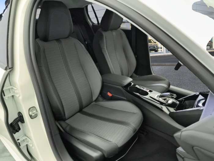 Peugeot 208 PureTech 100 S&S EAT8 Allure