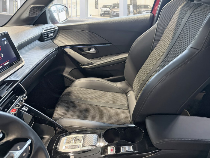 Peugeot 208 PureTech 100 S&S EAT8 GT