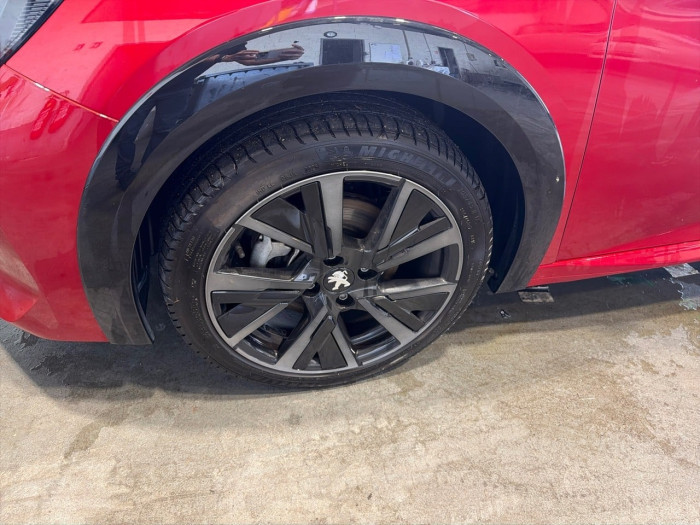 Peugeot 208 PureTech 100 S&S EAT8 GT