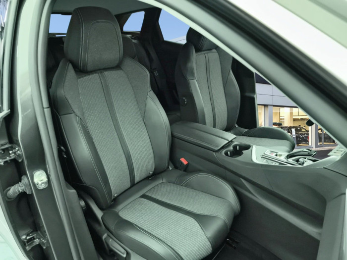 Peugeot 3008 Hybrid 225 e-EAT8 Allure
