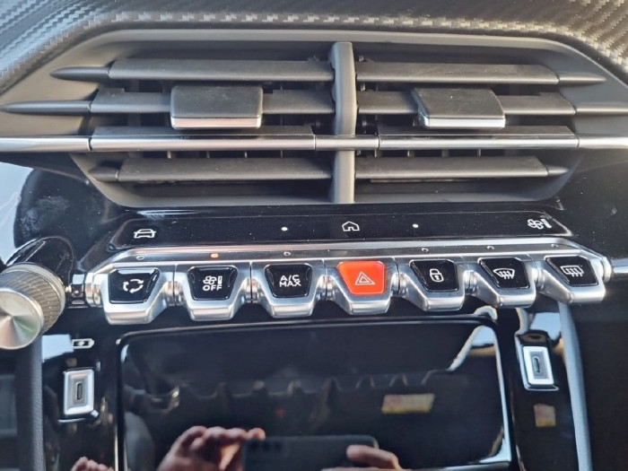 Peugeot 2008 Hybrid 145 ch e-DCS6 Allure