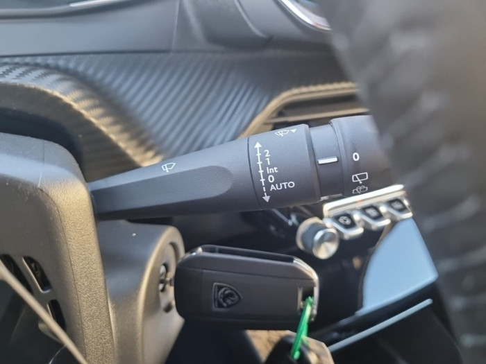 Peugeot 2008 Hybrid 145 ch e-DCS6 Allure