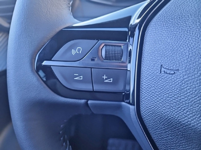 Peugeot 2008 Hybrid 145 ch e-DCS6 Allure