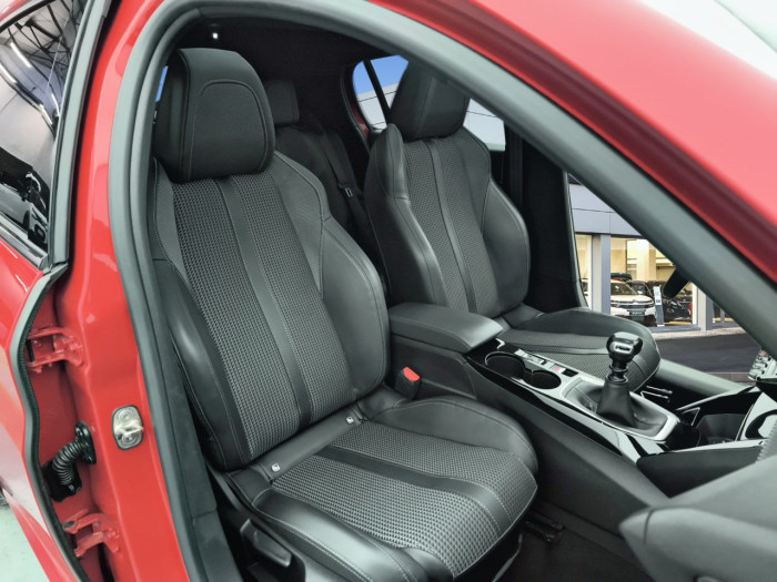 Peugeot 208 PureTech 100 S&S BVM6 GT