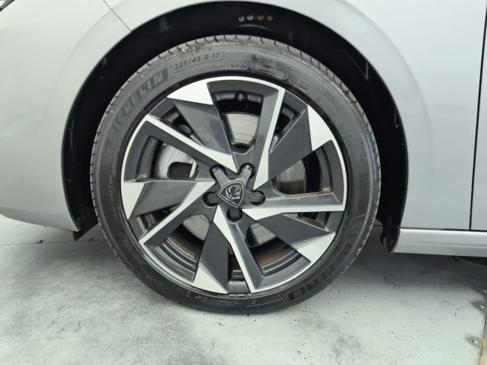 Peugeot 308 PHEV 180 e-EAT8 Allure