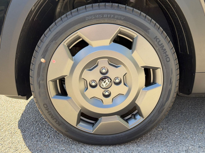 Hyundai INSTER 49 kWh Cross Creative