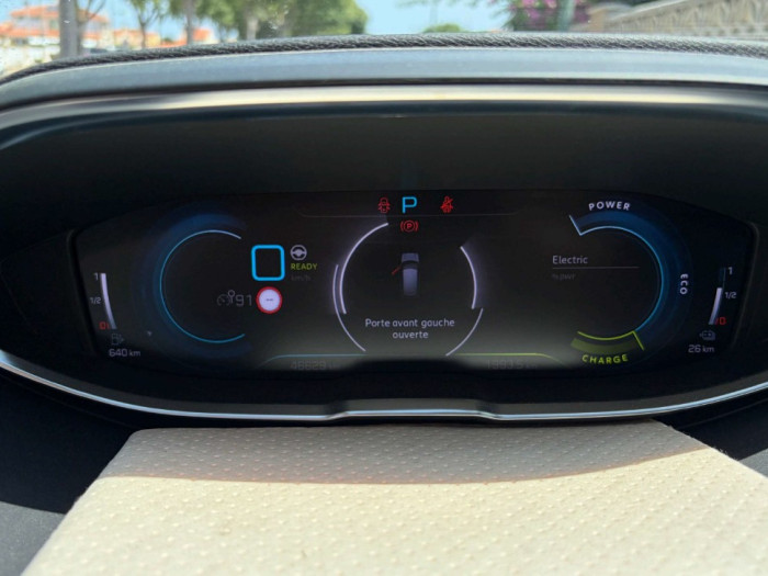 Peugeot 3008 Hybrid4 300 e-EAT8 GT