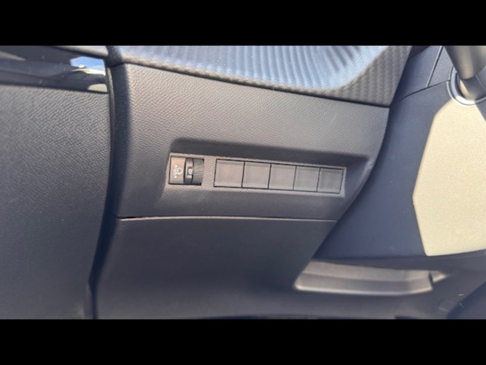 Peugeot 208 Hybrid 110 ch e-DCS6 Allure 08 ANS ALLURE CARE