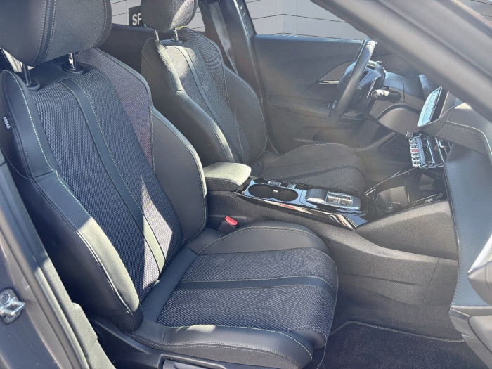 Peugeot 2008 PureTech 130 S&S EAT8 GT