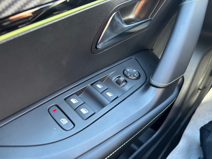 Peugeot 2008 PureTech 130 S&S EAT8 GT
