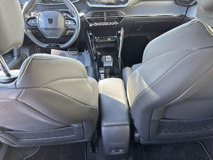 Peugeot 2008 PureTech 130 S&S EAT8 GT
