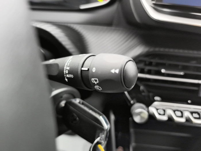 Peugeot 2008 Hybrid 136 e-DCS6 Style